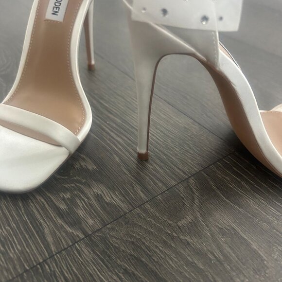 Steve Madden White Bow Heels- Brand New - Picture 5 of 5